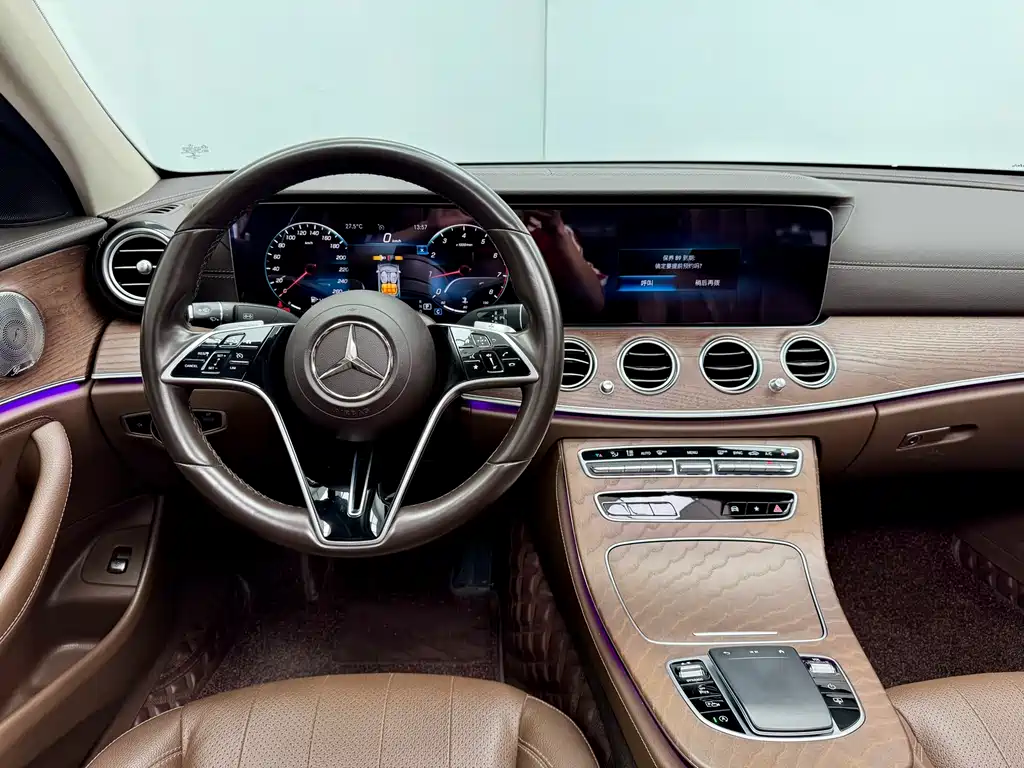 Mercedes-Benz E-Class 2022 — фото 17