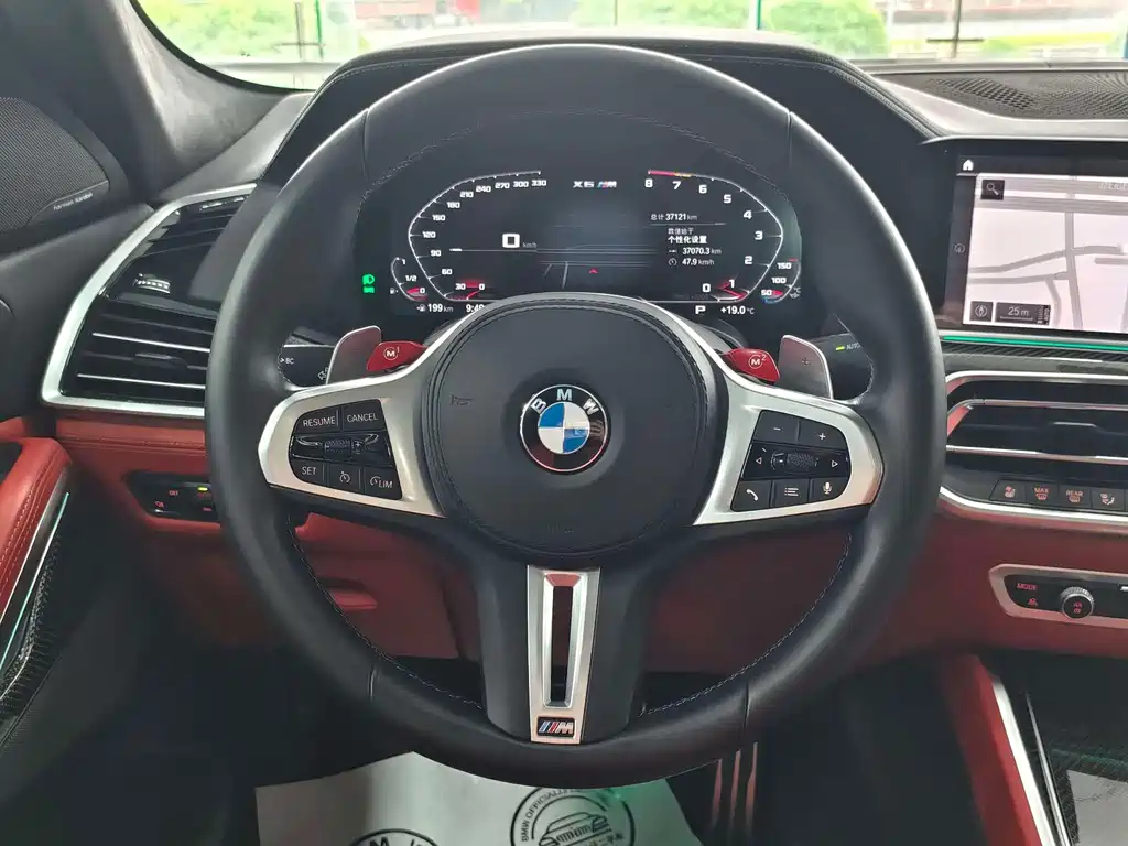 BMW X6 M 2023 — фото 11