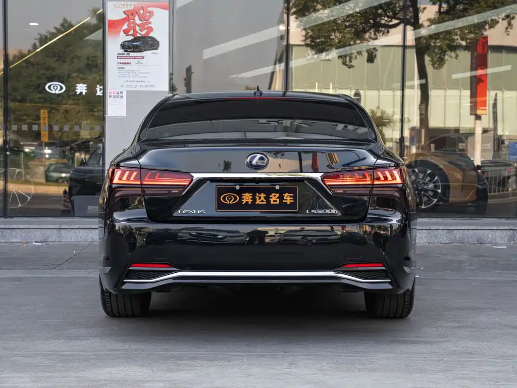 Lexus LS 2021