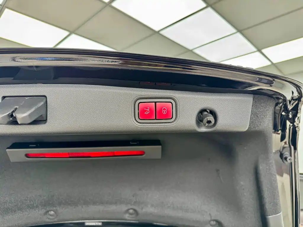 Mercedes-Benz E-Class 2022 — фото 23