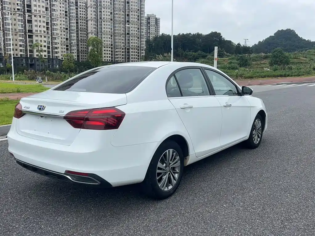 Geely Emgrand 2019 — фото 24
