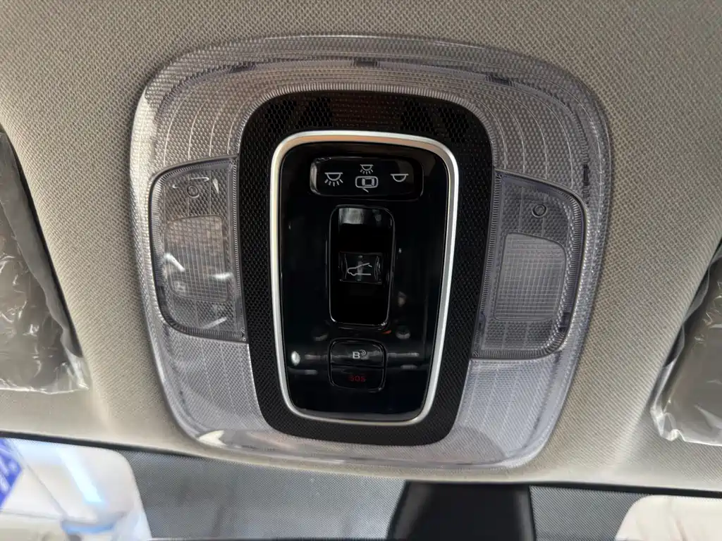 Hyundai Elantra 2023 — фото 23