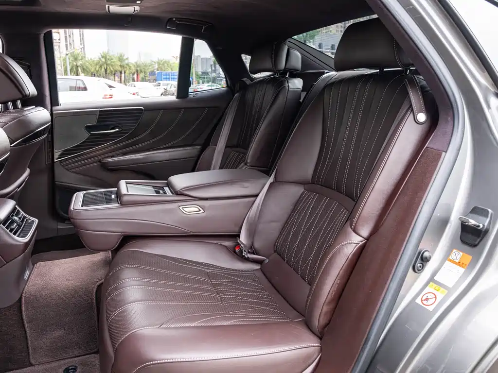 Lexus LS 2018 — фото 12