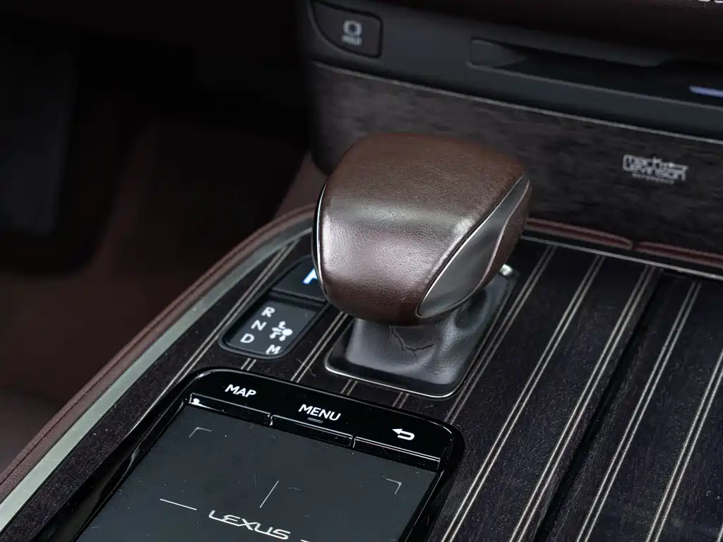 Lexus LS 2018 — фото 15