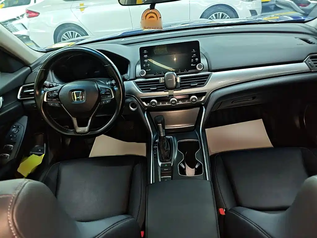 Honda Accord 2019 — фото 10