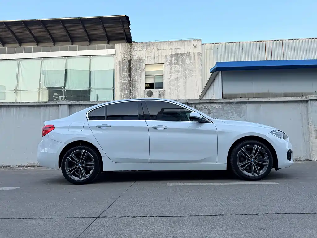 BMW 1 Series 2017 — фото 11
