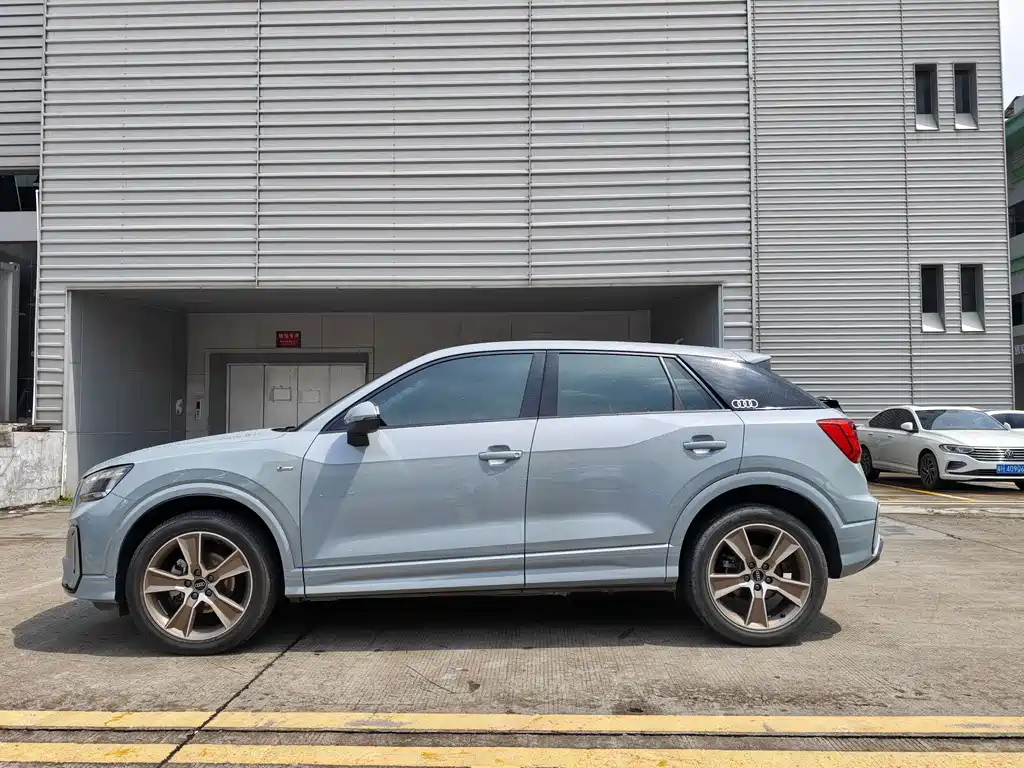 Audi Q2L 2022 — фото 5