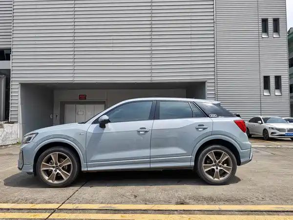 Audi Q2L 2022