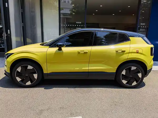 Volvo EX30 2024
