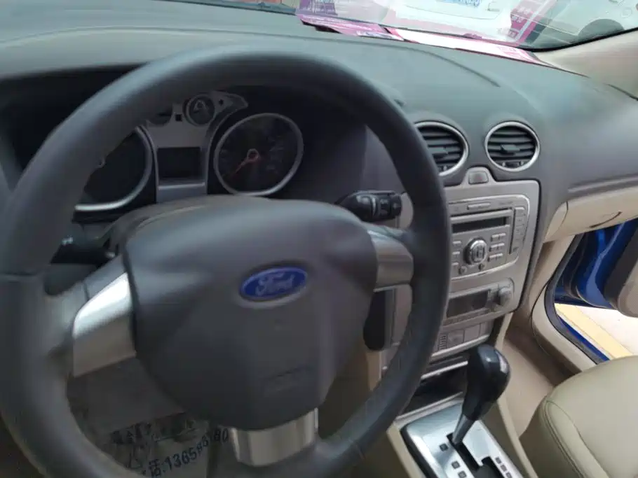 Ford Focus 2014 — фото 13