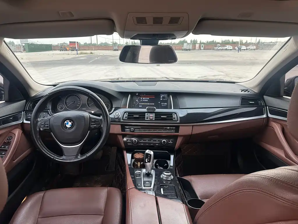 BMW 5 Series 2017 — фото 13