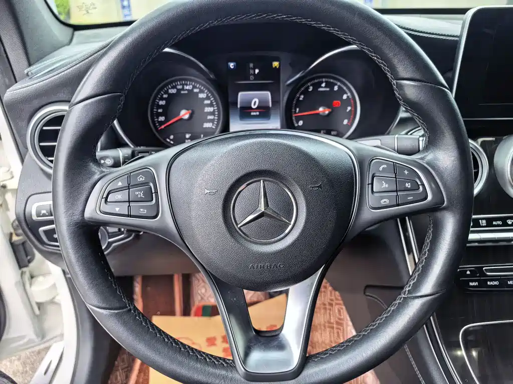 Mercedes-Benz GLC 2017 — фото 11