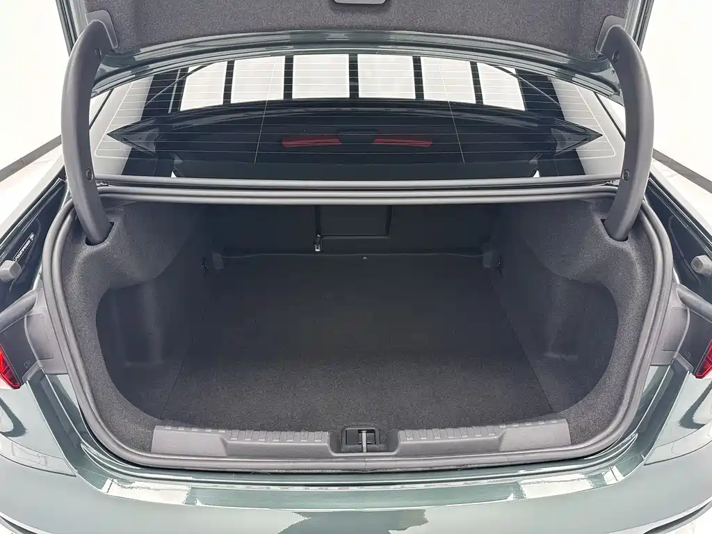 Audi A3 2023 — фото 16