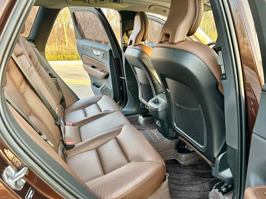 Volvo XC60 2019 — фото 14