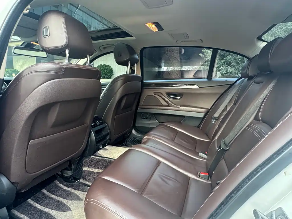 BMW 5 Series 2015 — фото 12