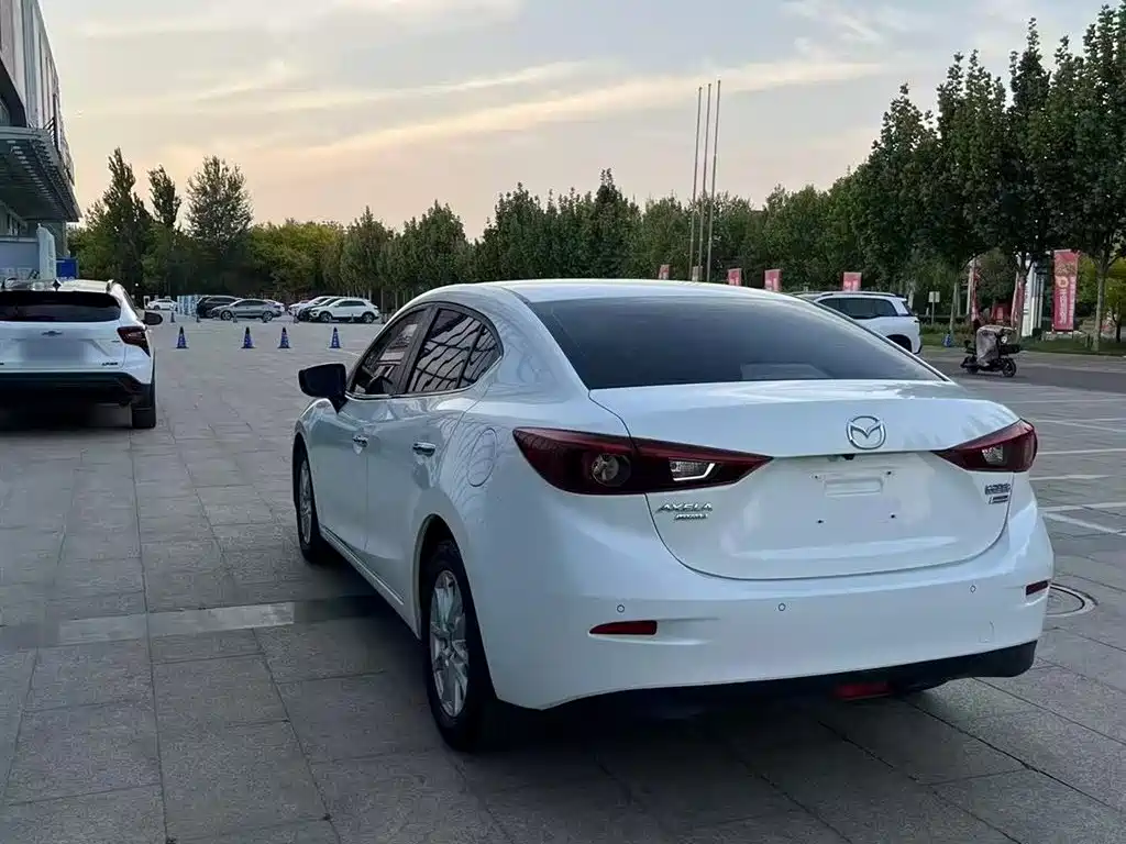Mazda 3 Axela 2019 — фото 5