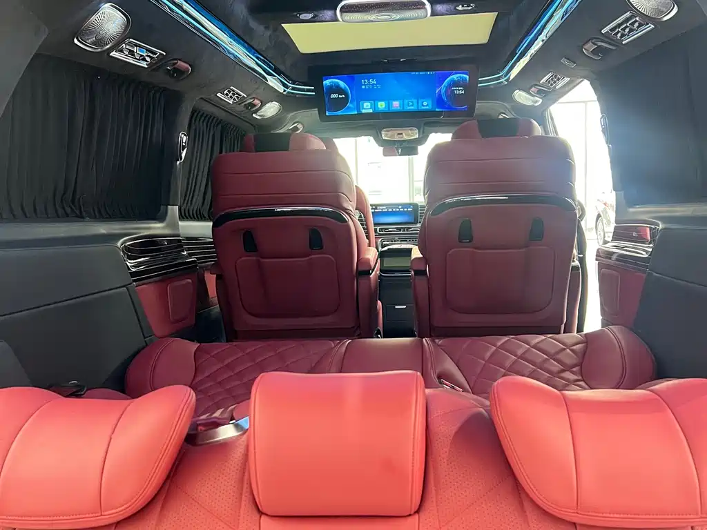 Mercedes-Benz V-Class 2024 — фото 17