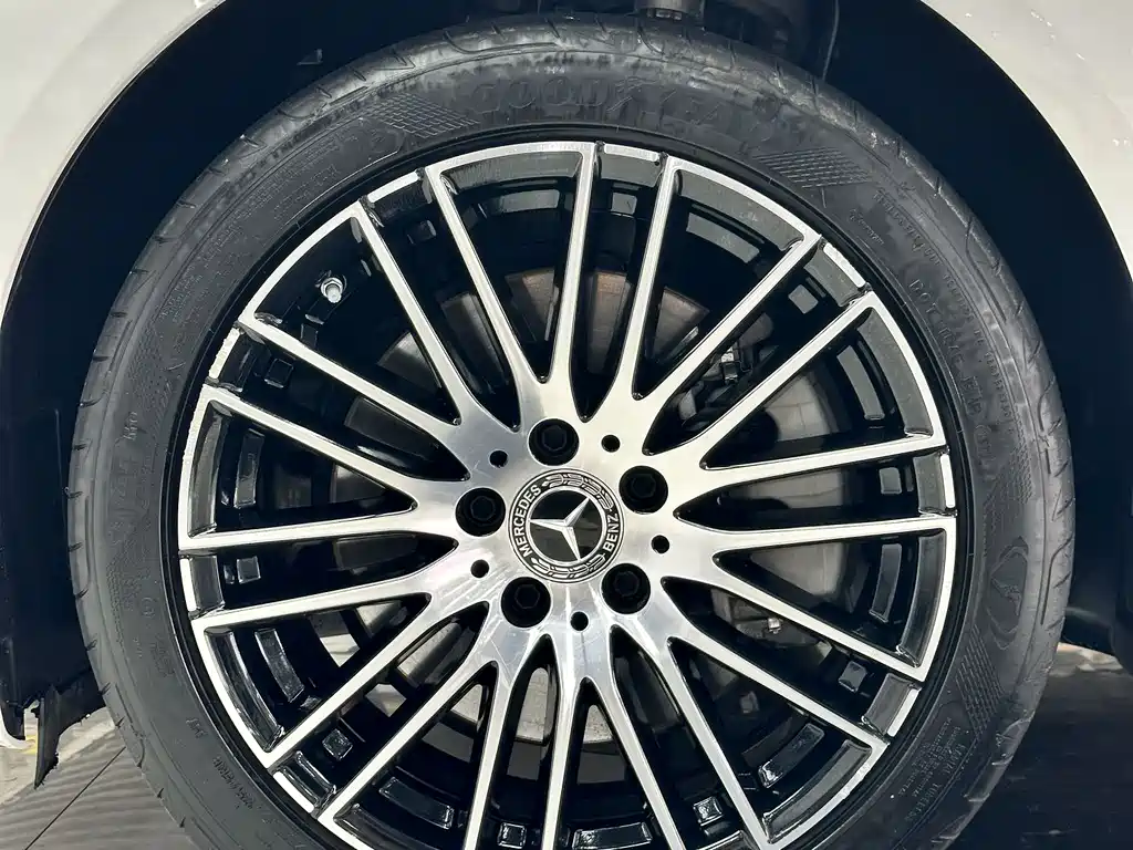 Mercedes-Benz C-Class 2023 — фото 14