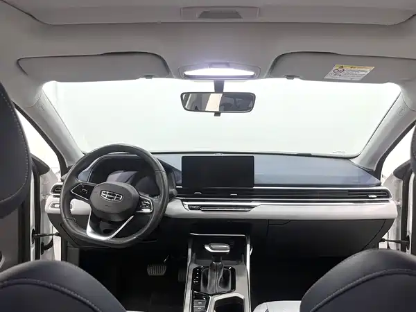Geely Emgrand 2021