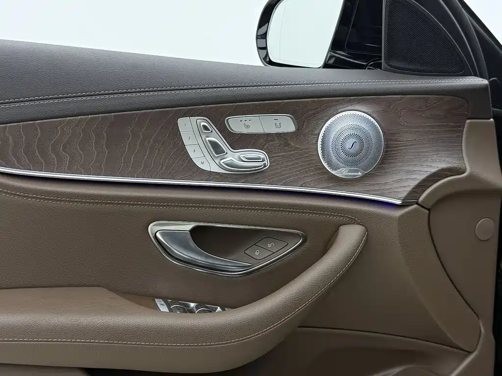 Mercedes-Benz E-Class 2020 — фото 18
