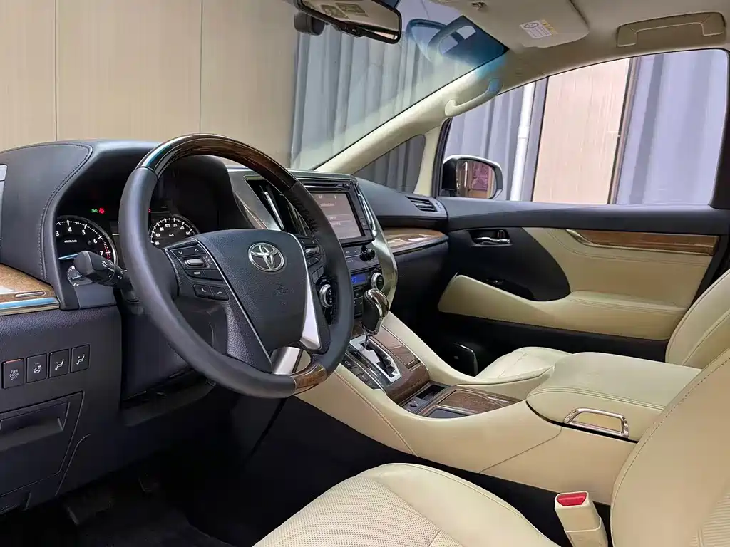 Toyota Alphard 2016 — фото 4