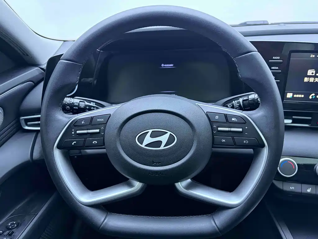 Hyundai Elantra 2023 — фото 9