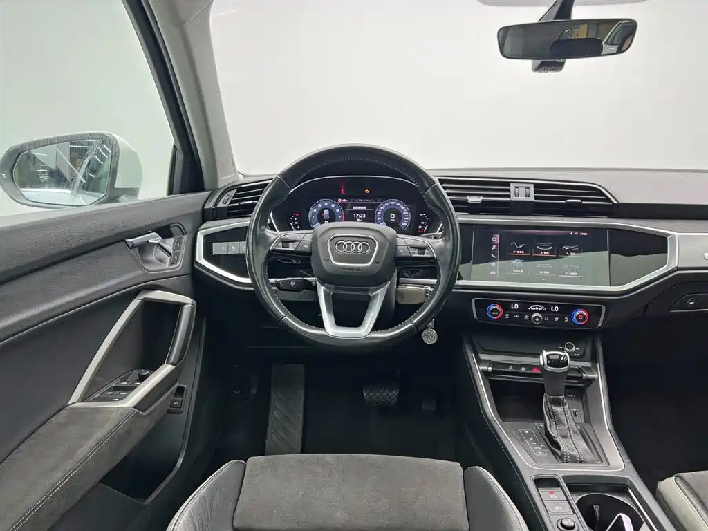 Audi Q3 2021 — фото 18