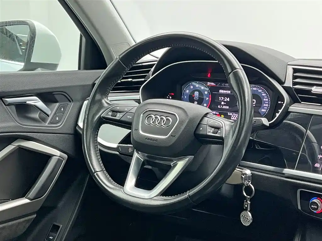 Audi Q3 2021 — фото 21