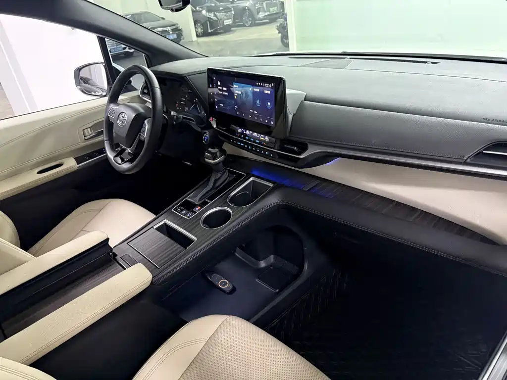 Toyota Sienna 2022 — фото 16