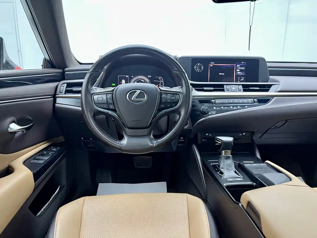 Lexus ES 2018 — фото 18