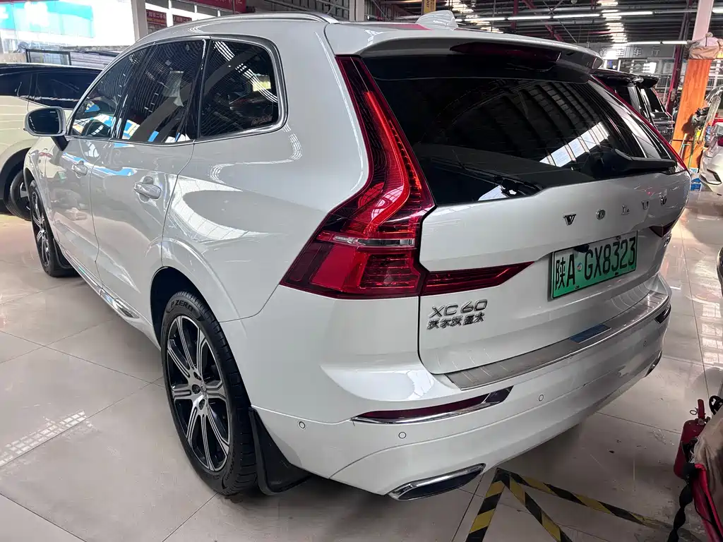 Volvo XC60 PHEV 2018 — фото 15