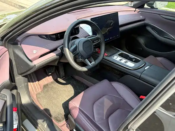 Xiaomi SU7 2025