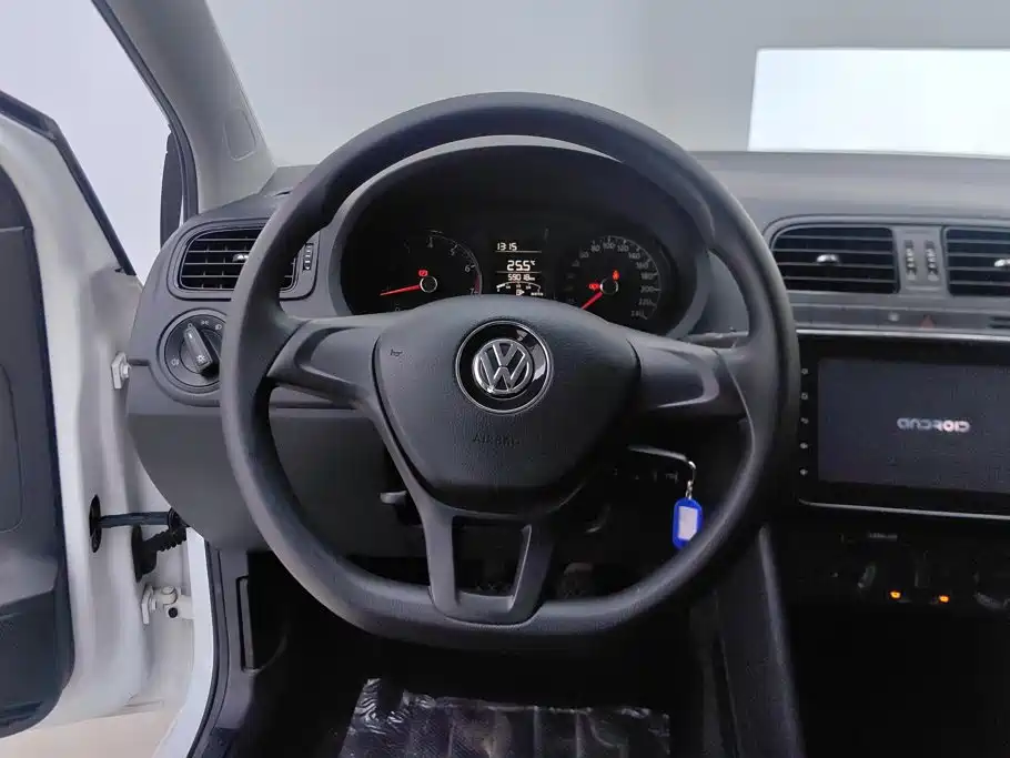 Volkswagen Polo 2017 — фото 15