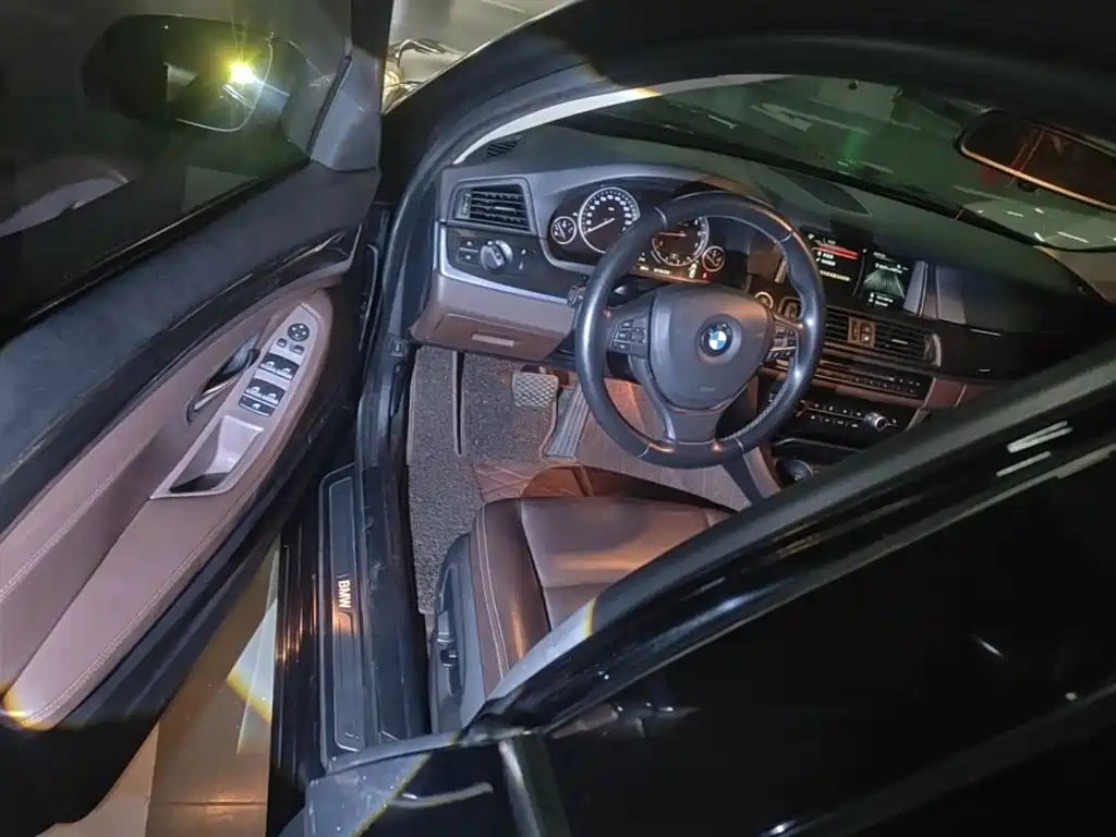 BMW 5 Series 2016 — фото 16