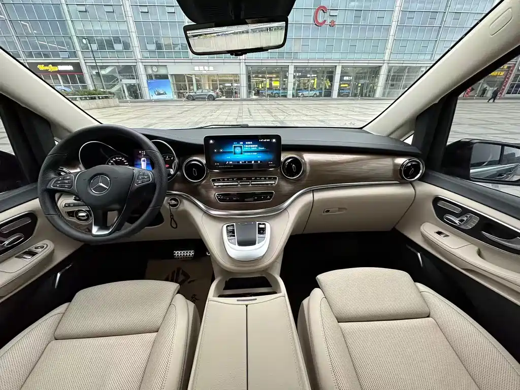 Mercedes-Benz V-Class 2023 — фото 13