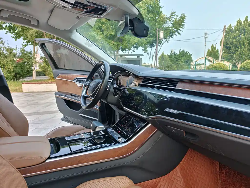 Audi A8 2019 — фото 30