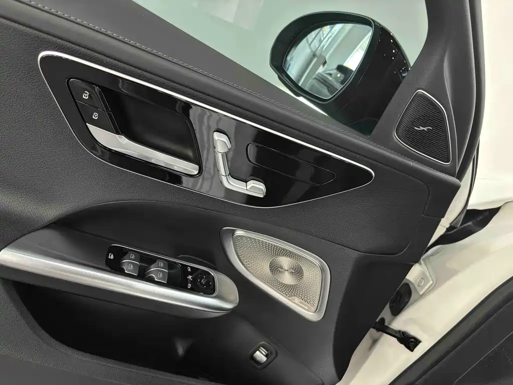 Mercedes-Benz C-Class 2024 — фото 12