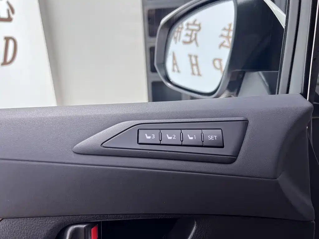 Toyota Alphard 2020 — фото 13