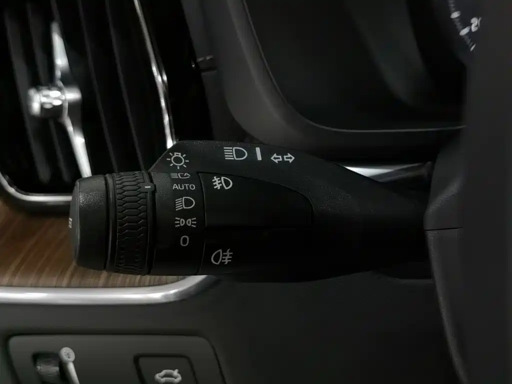 Volvo XC60 2020 — фото 21