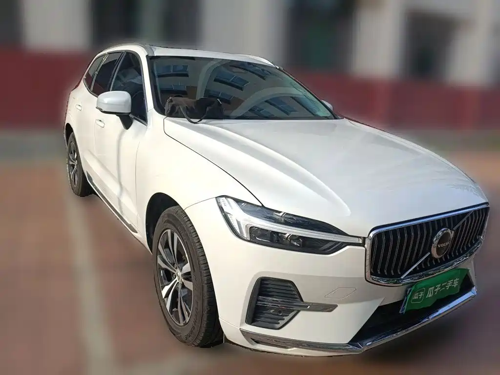 Volvo XC60 2022 — фото 3