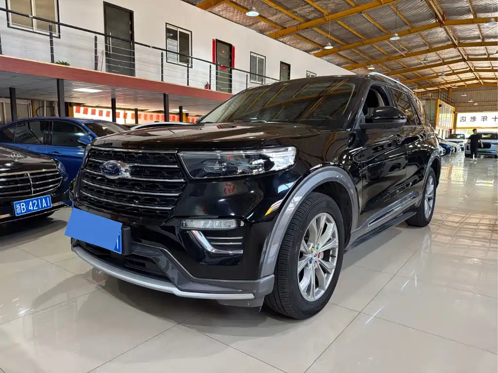 Ford Explorer 2021 — фото 1