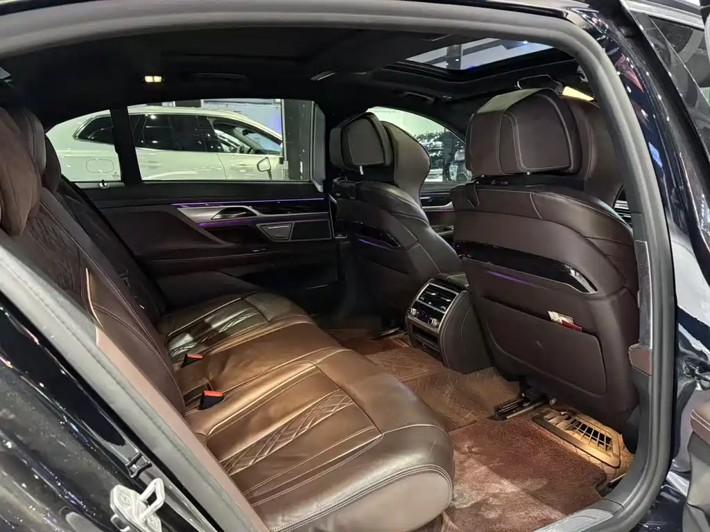 BMW 7 Series 2021 — фото 13
