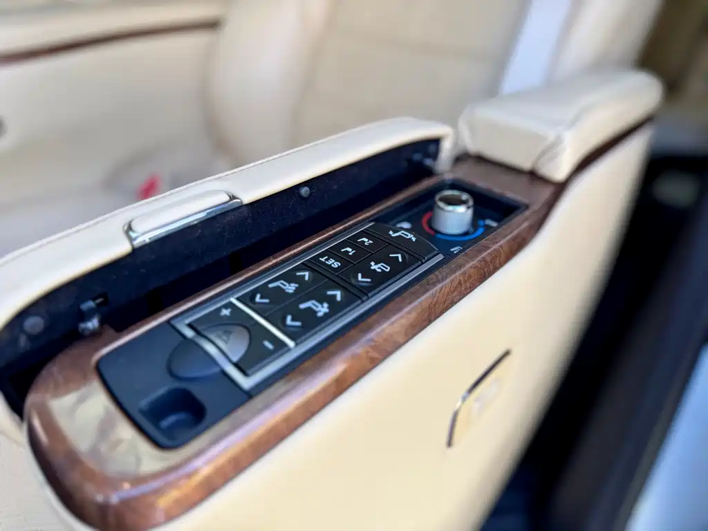 Toyota Alphard 2017 — фото 11
