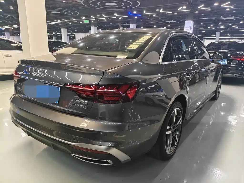 Audi A4L 2022 — фото 14