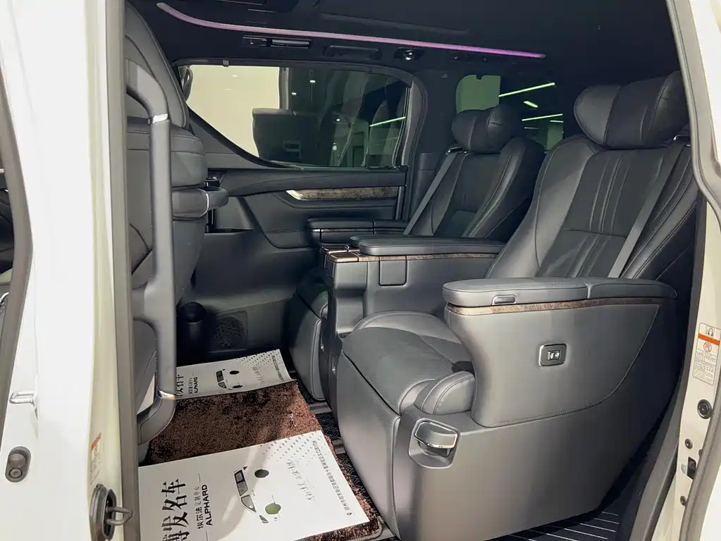 Toyota Alphard 2022 — фото 19