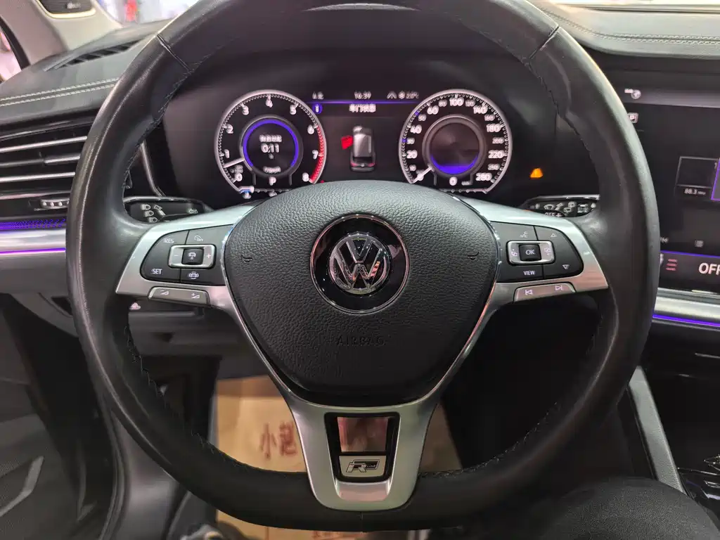 Volkswagen Touareg 2019 — фото 10