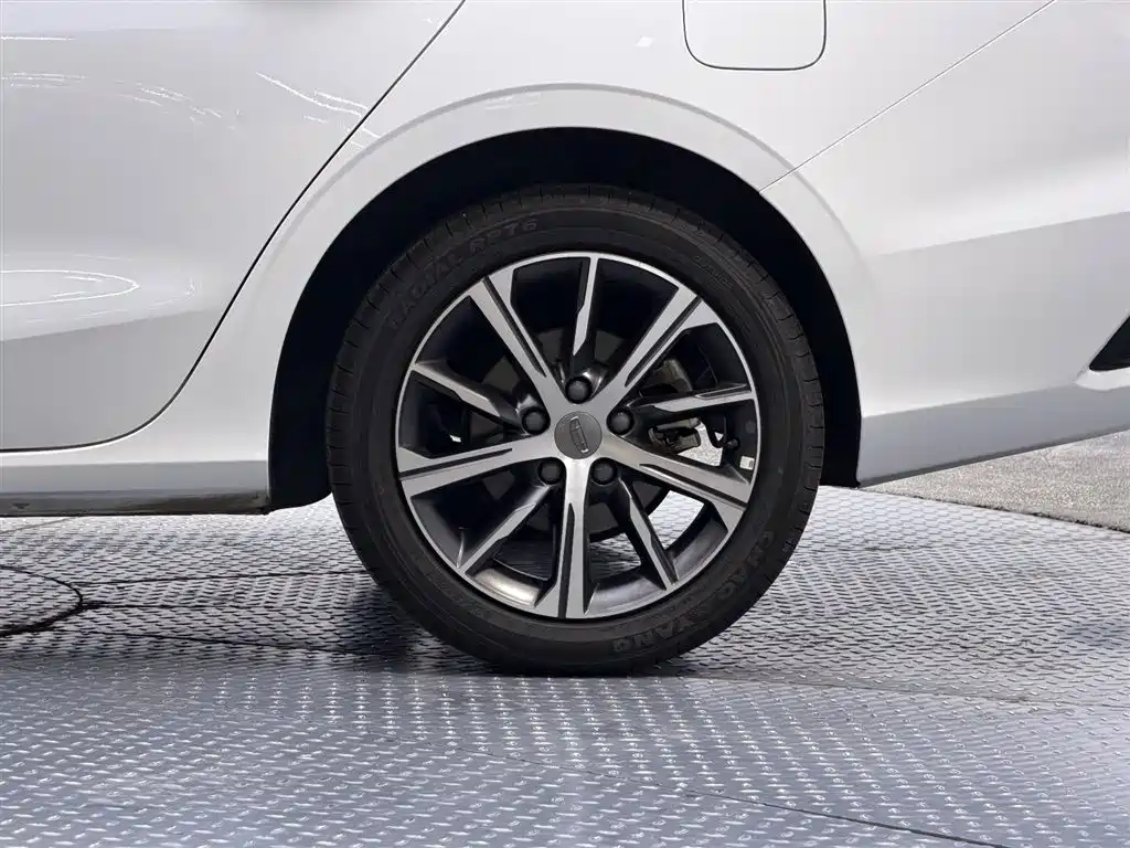 Geely Emgrand 2022