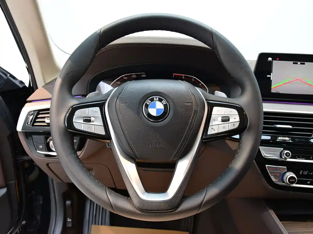 BMW 5 Series 2020 — фото 11