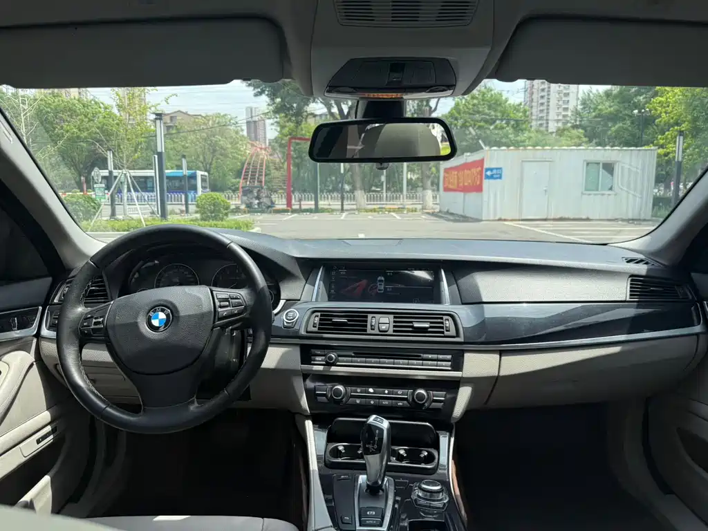 BMW 5 Series 2012 — фото 12