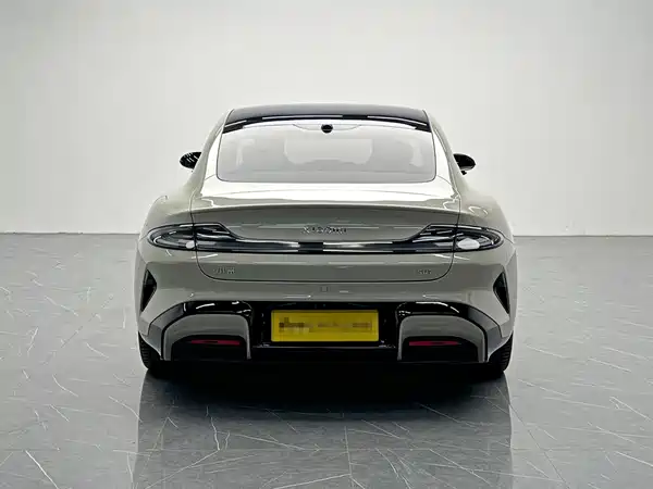 Xiaomi SU7 2025